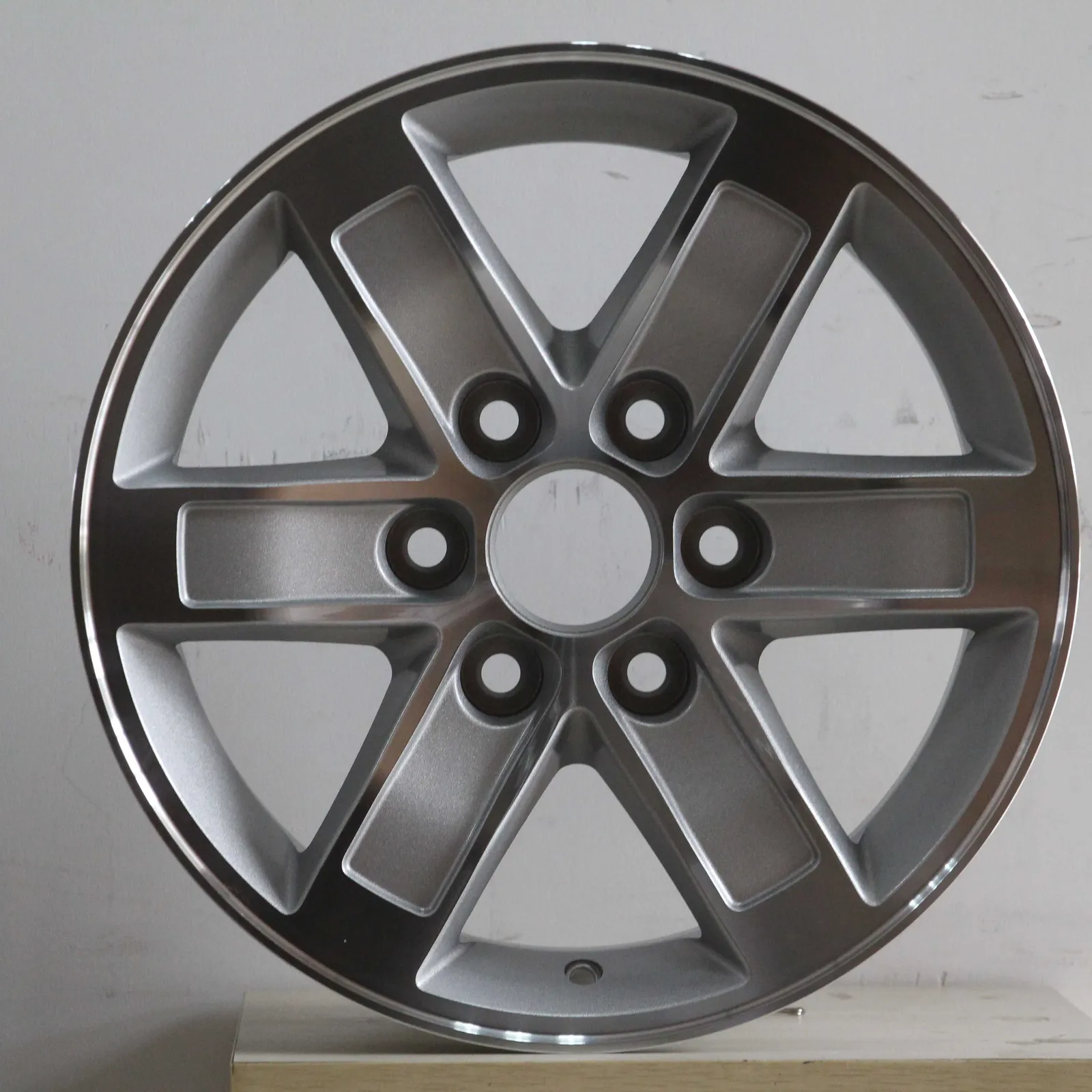 17-Inch Multi-Spoke Aluminum Wheel 6x139.7 — 17"  ·  6x139.7  ·  cast