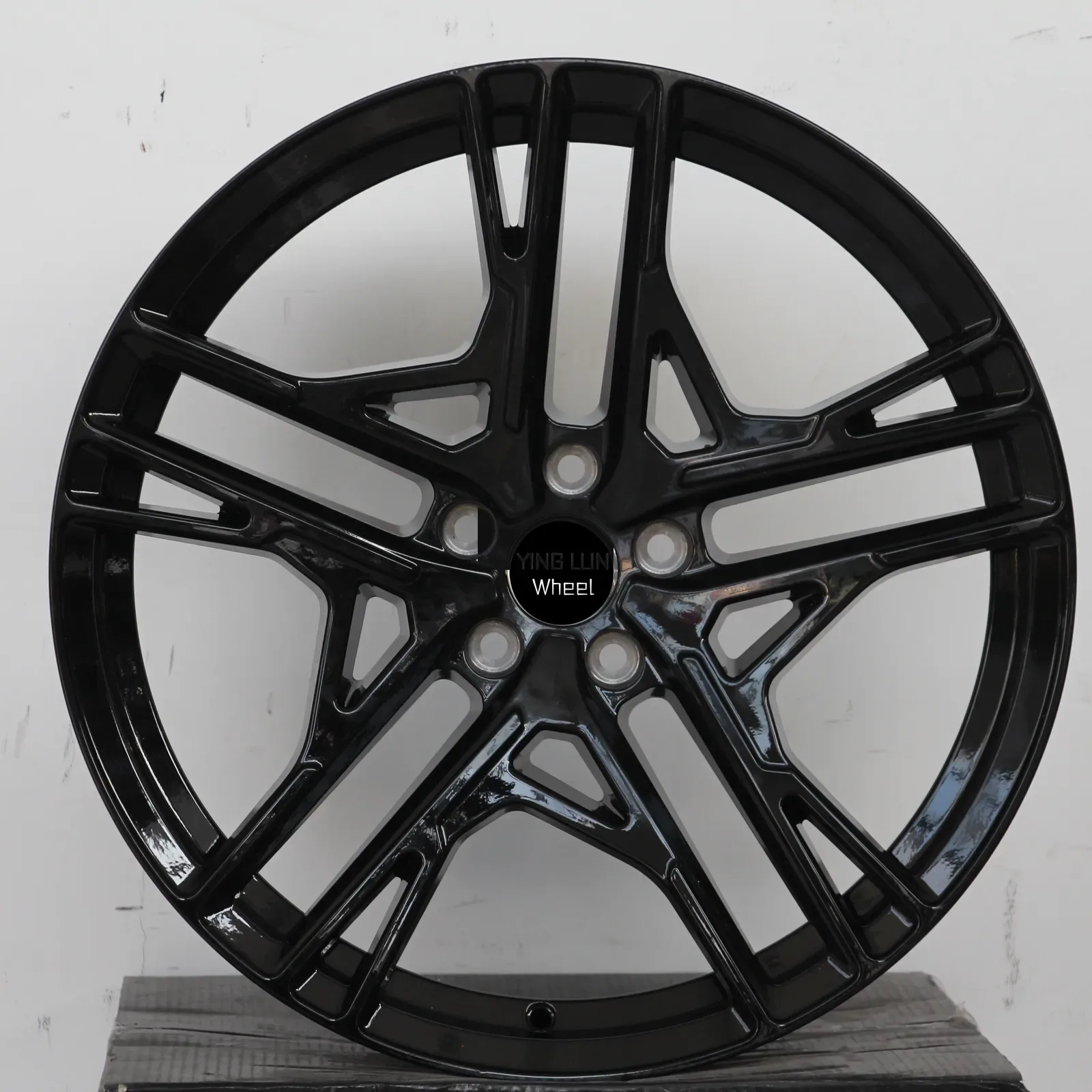 19 Inch 5x112 Cast Aluminum Wheel — 19"  ·  5x112  ·  cast