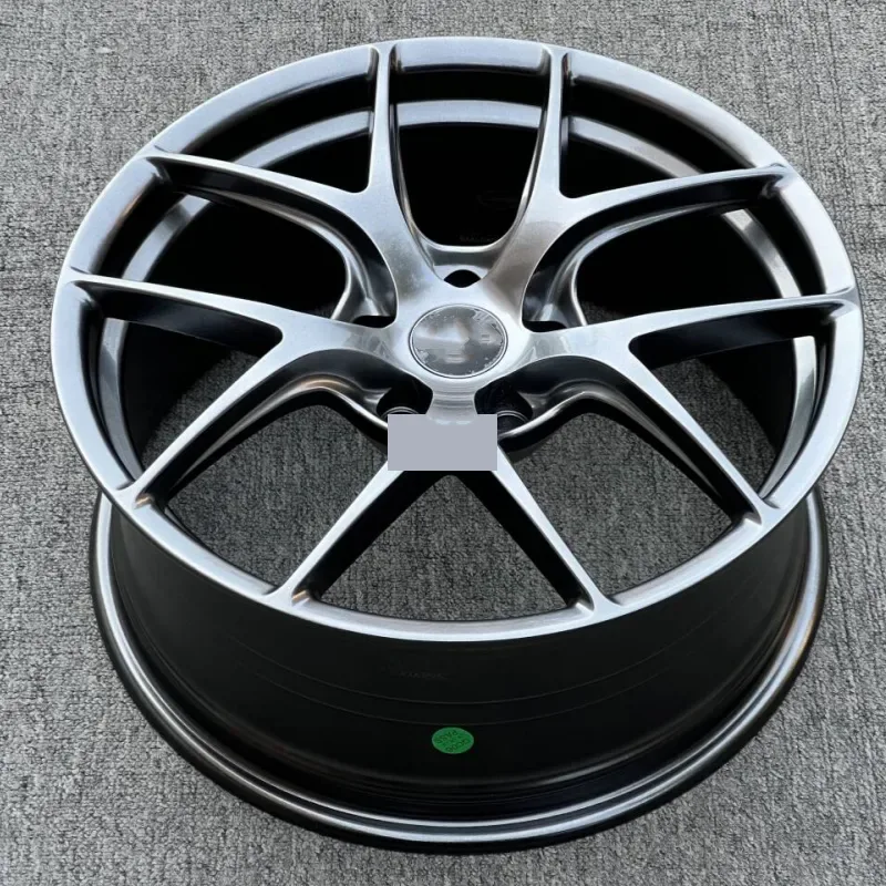 18 Inch Multi Spoke Aluminum Alloy Wheel — 18"  ·  5x114.3  ·  cast