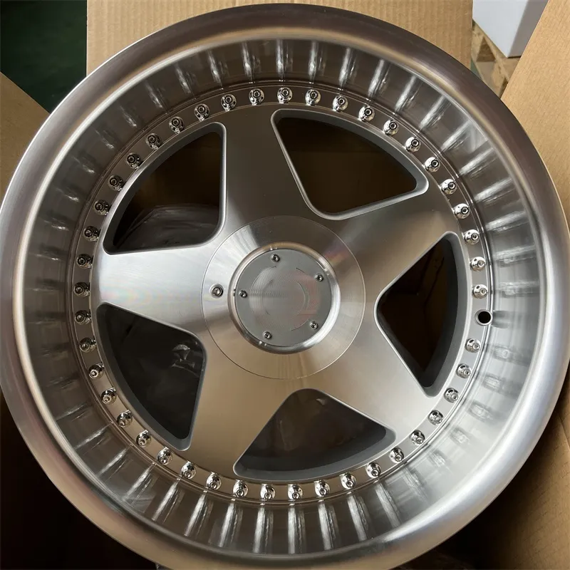 17 inch Star Wheel, 8x100/8x114.3 — 17"  ·  8x100  ·  cast