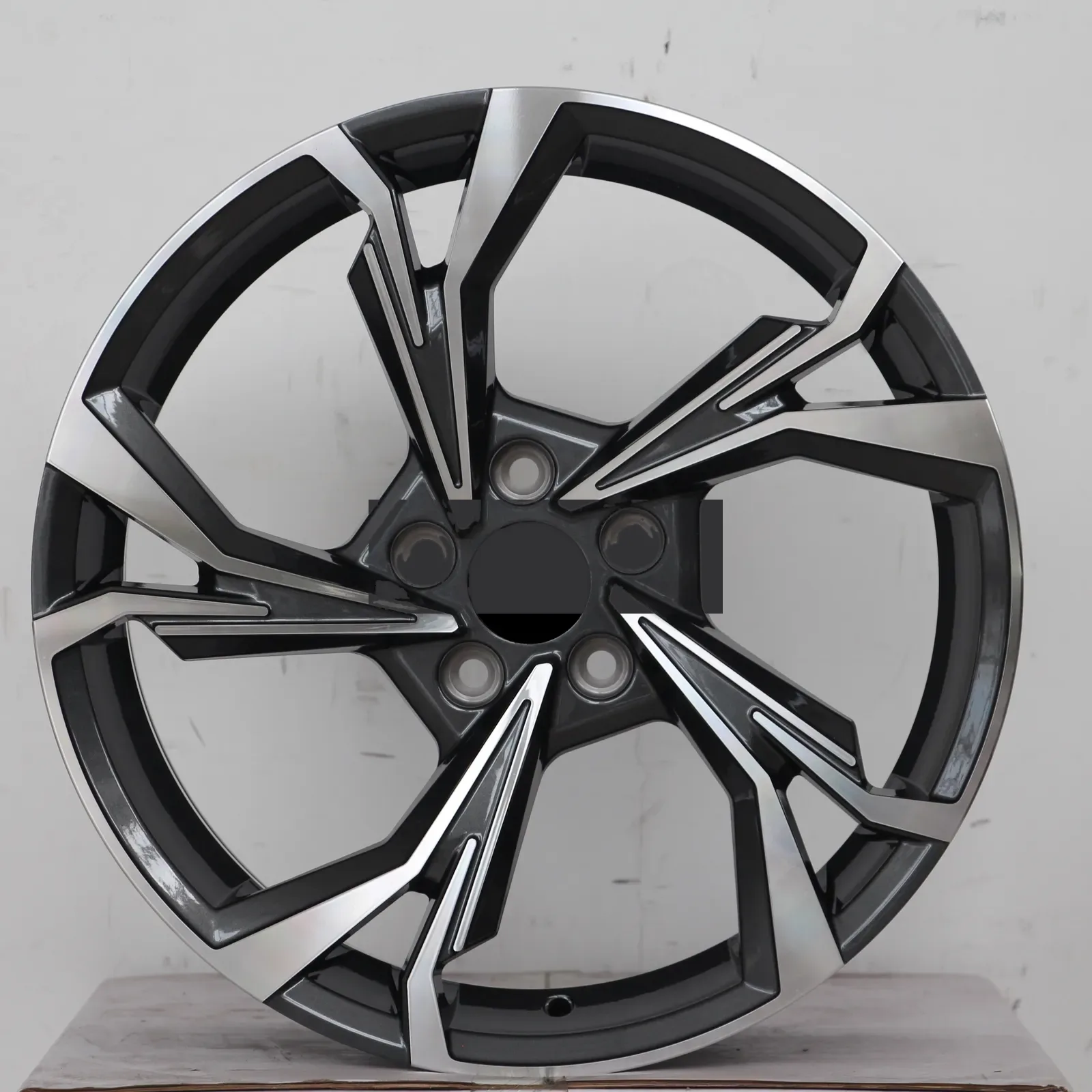 18/19 Inch Alloy Wheels 5x120 ET40 — 18–19"  ·  5x120  ·  cast