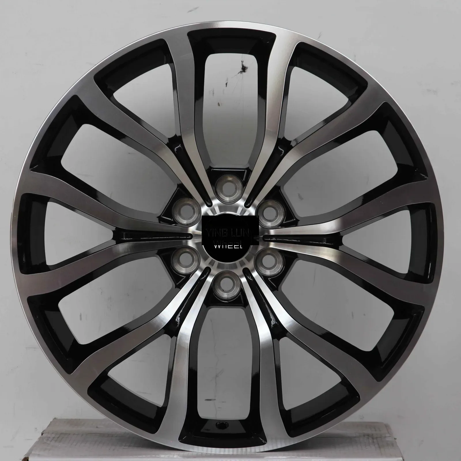 22-Inch 6x135 Cast Aluminum Wheel — 22"  ·  6x135  ·  cast