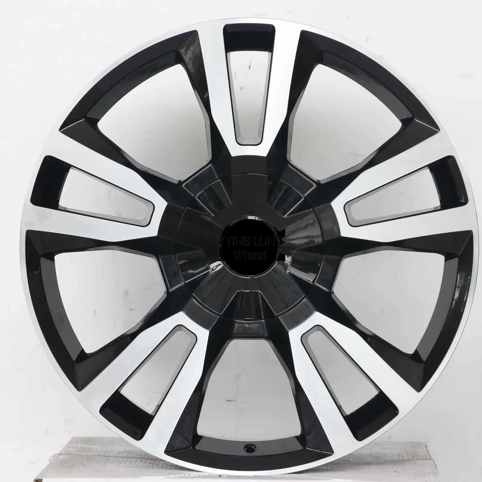 Cast Aluminum Wheel, 22 Inch, 5x108 — 22"  ·  5x108  ·  cast